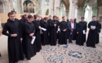 Prière avec les séminaristes pétersbourgeois sur la tombe du premier évêque-martyr de Paris